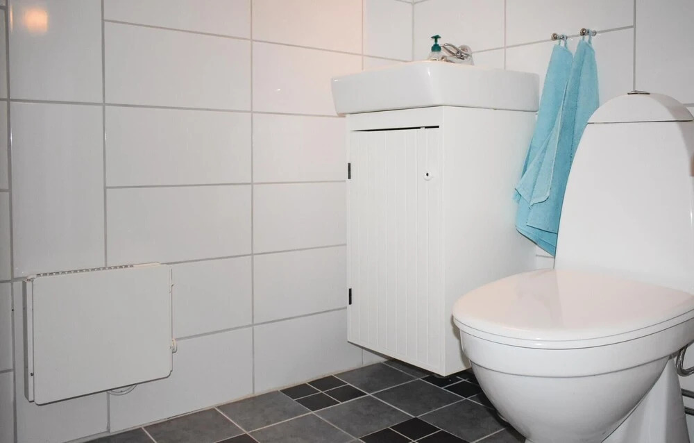 Awesome Home In Löttorp With Kitchen