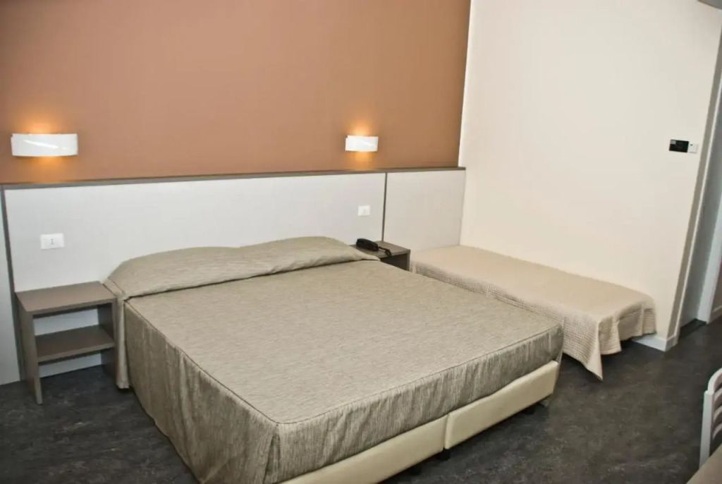 Hotel 4 Strade