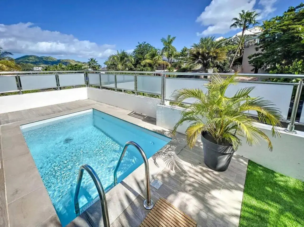 Villa Manoureva 10 min walk from Orient Bay Beach
