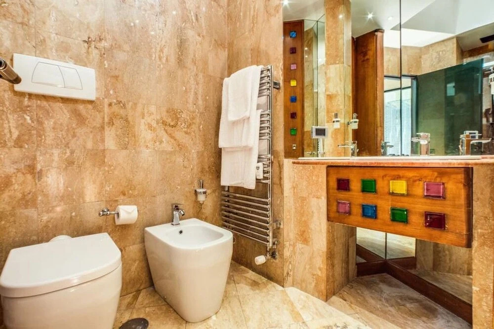 Spacious and Modern 3 bed Flat in Central Location