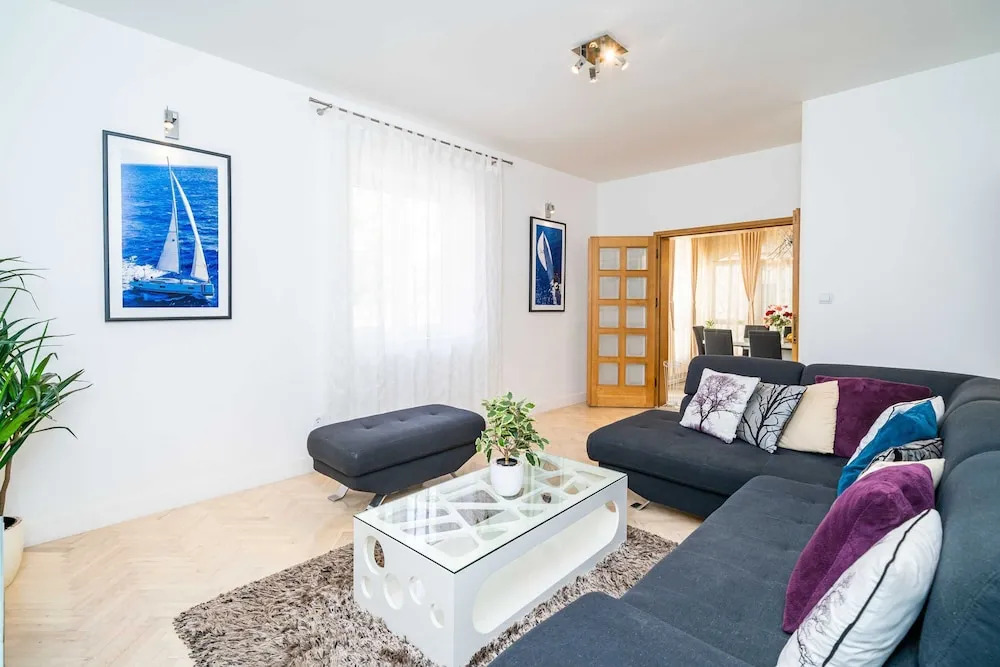 Holiday Home King