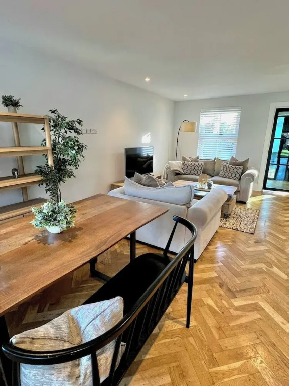 Newly Refurbished Bungalow- Large Garden- Parking