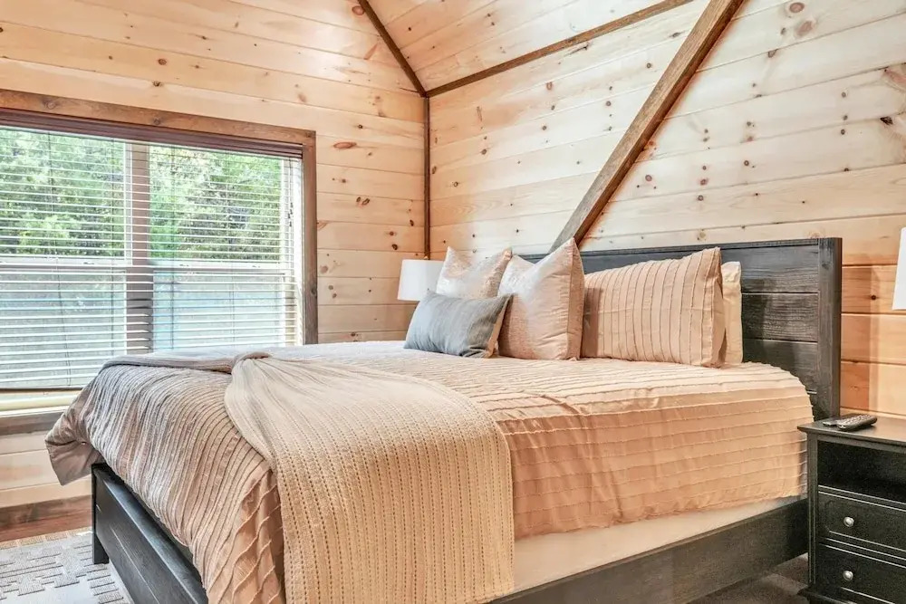 Ern803 - Beary Blue Oasis 2 Bedroom Cabin