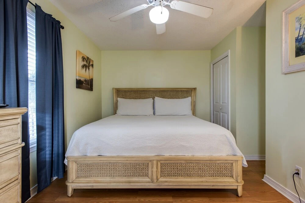 Grand Caribbean West 215 1 Bedroom Condo by Redawning