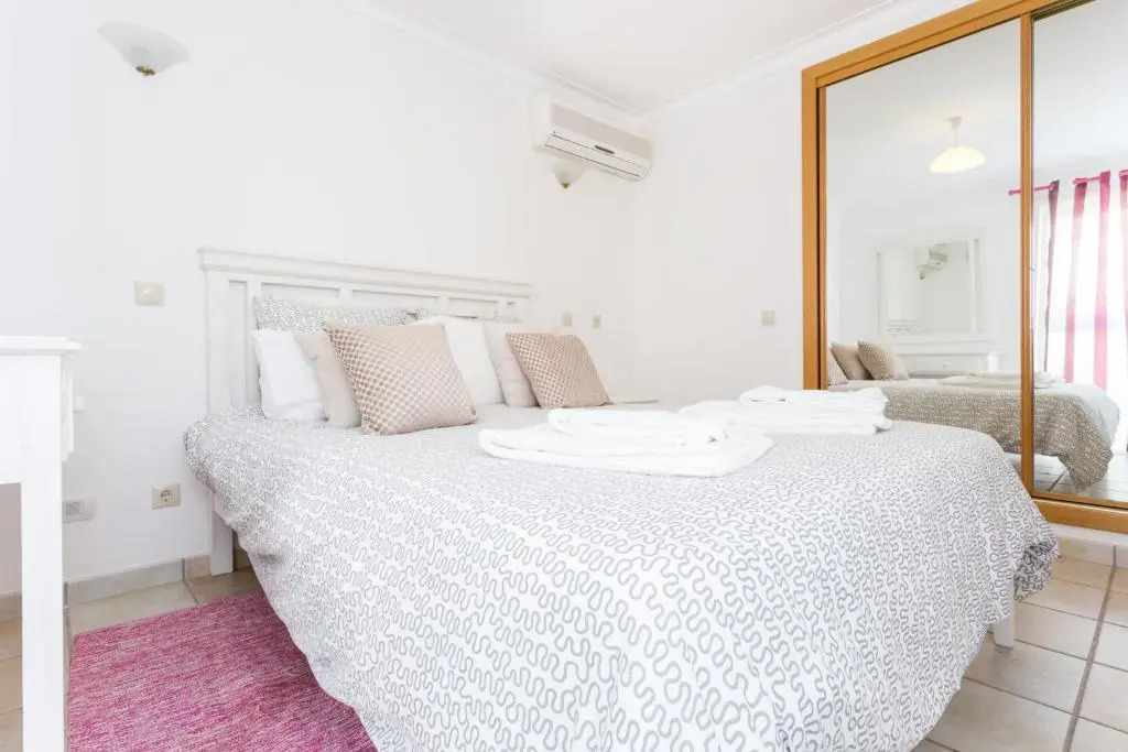 CoolHouses Algarve Luz, Ocean front 4 Bed house w/ pool, Casa da Pipa