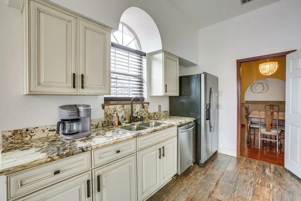4 Mi to Bourbon St: Spacious Retreat w/ Wet Bar!