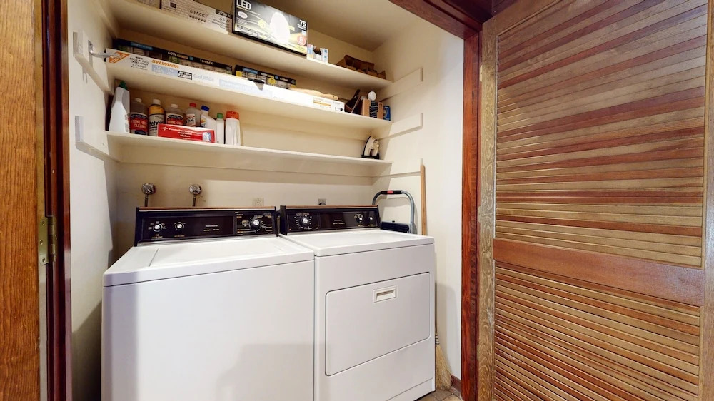 Tennis Village 14 Pet-Friendly, Spacious, Comfortable, Great Complex Amenities by RedAwning