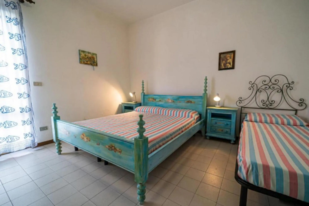 Girasoli in the center of Marina di Campo with private parking and outdoor space-I GIRASOLI