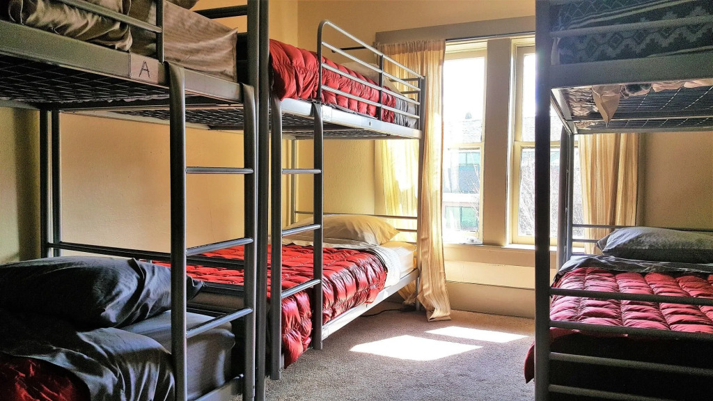 Bunk & Brew Historic Lucas House - Hostel
