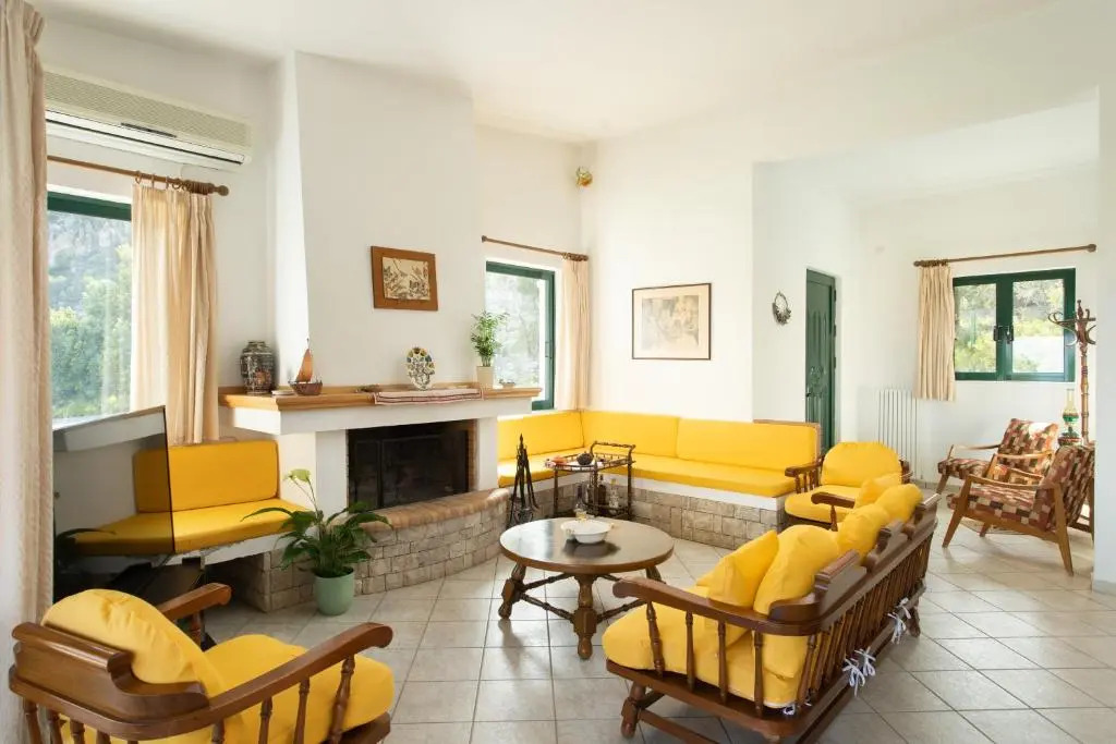 Eleni's House Cozy 2-Bedroom House with Garden