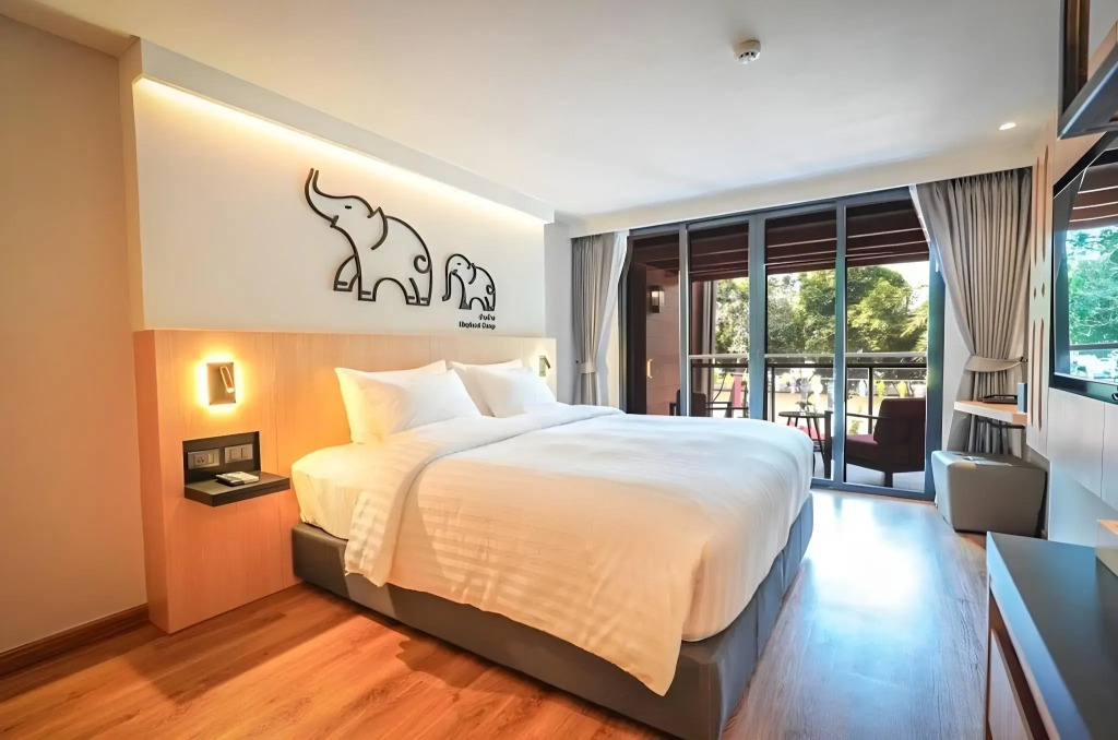 March Hotel & Suite Riverside