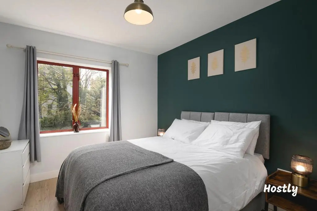 Wesley Gate Apartments - Building 3, by Hostly