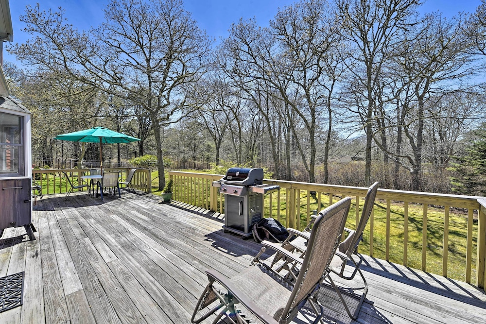 Peaceful Chilmark Farmhouse by Menemsha Beach