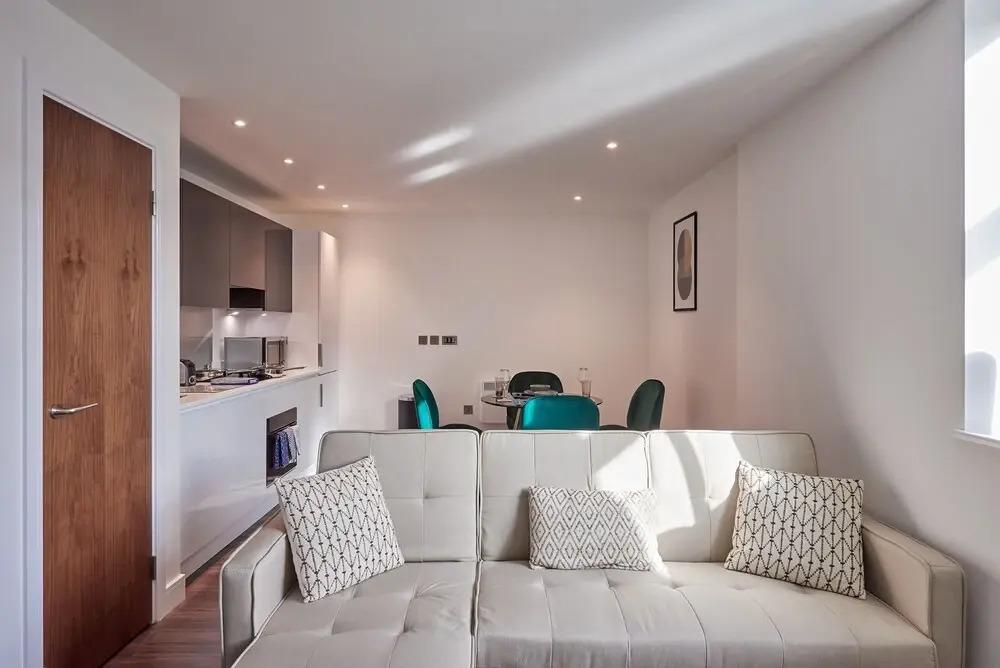 1BR Flat With a Double Bed - New Eton House Residence Slough