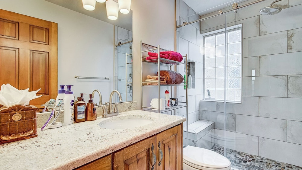 Hot Tub, Walk to Main Street + Town Ski Lift Park Ave Getaway by Avantstay