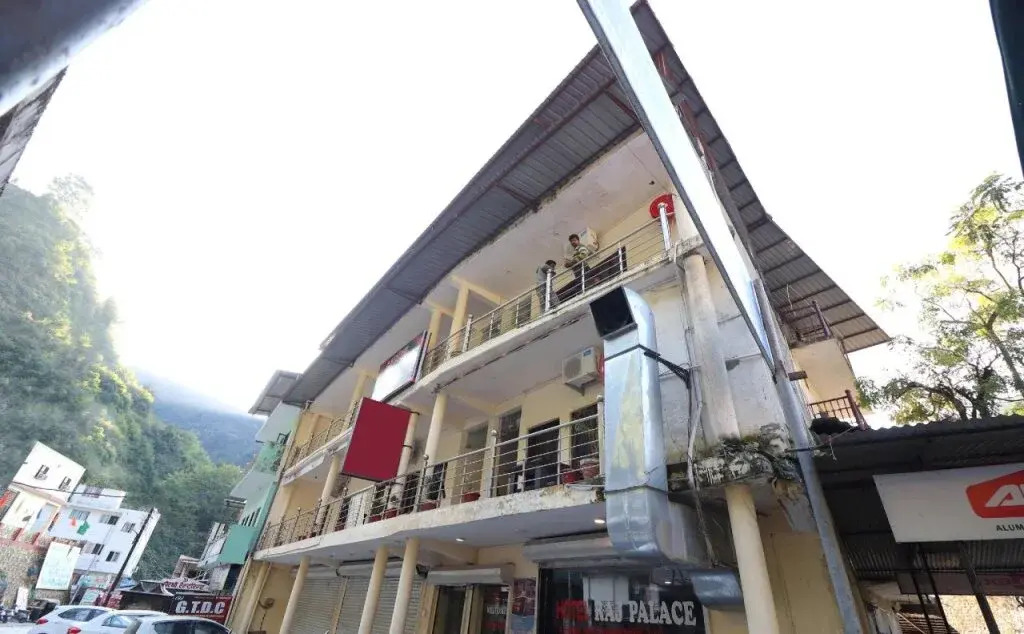 Hotel Raj Palace By OYO Rooms