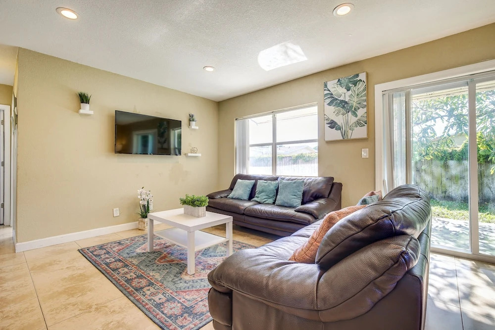 North Lauderdale Vacation Rental: 8 Mi to Beach!