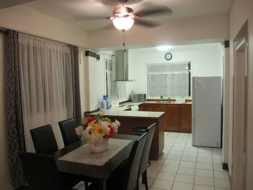 Captain Cook Apartments