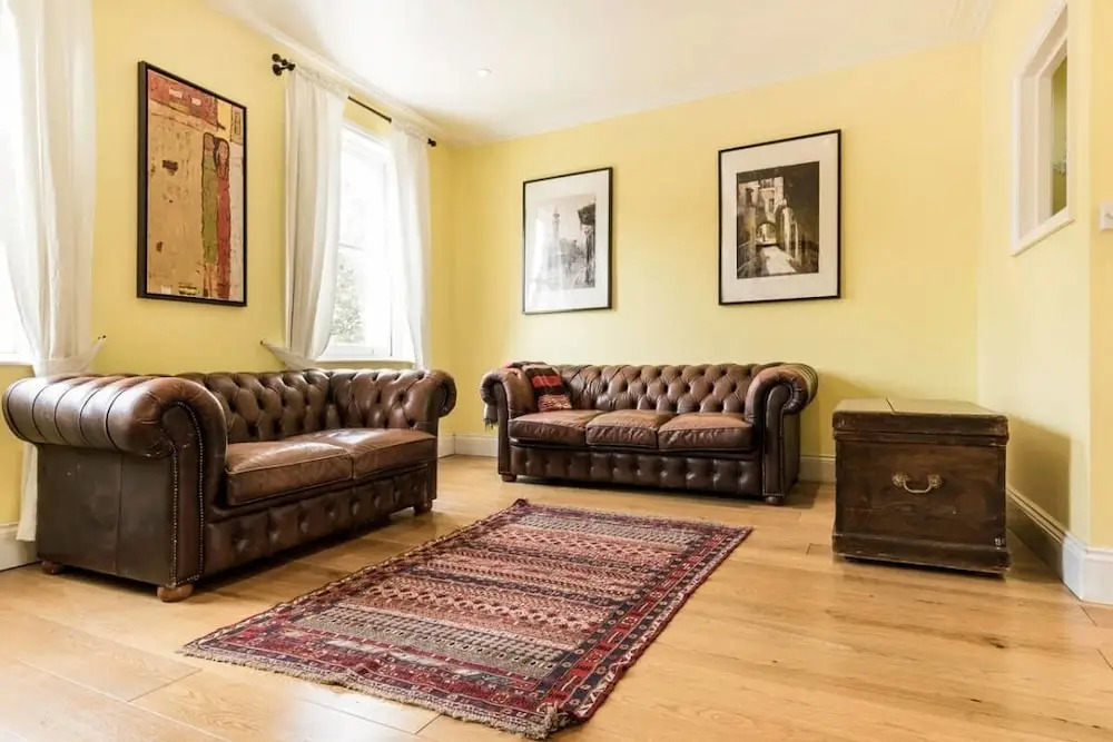 Spacious, Charming 3bd W/Balcony in Kennington