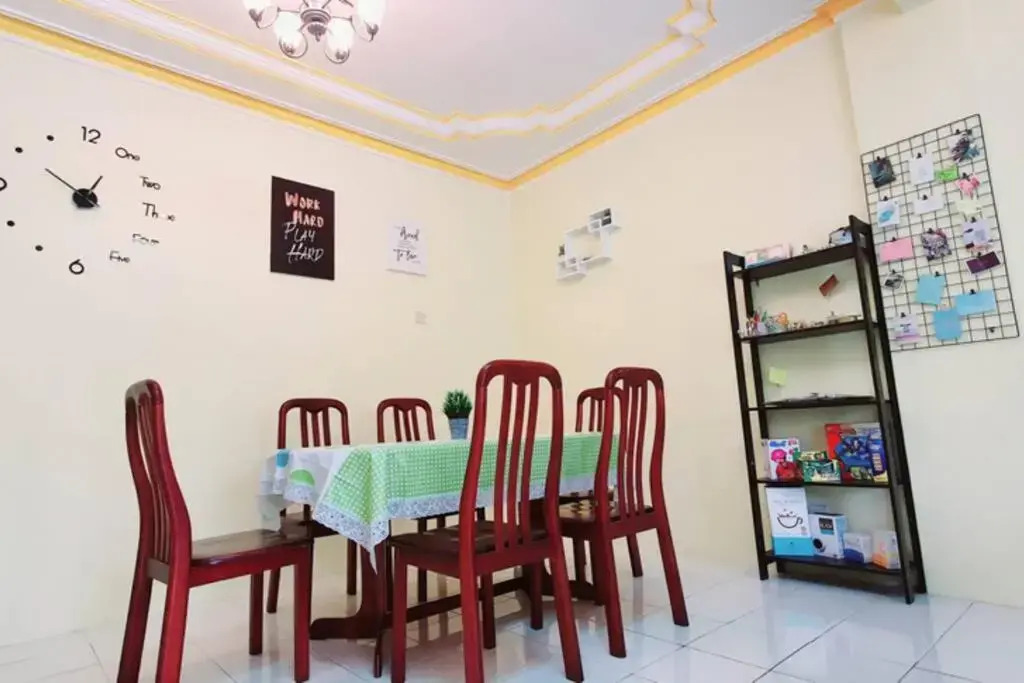 Colourful homestay - (near jeti sky mirror)