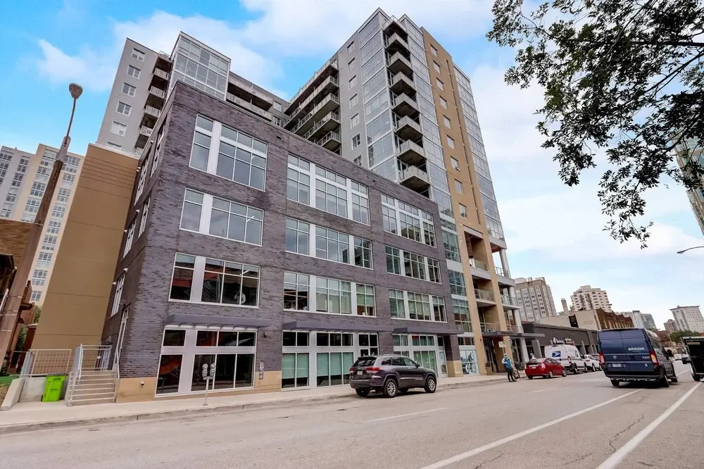 FRONTDESK Urbanite Apts Lower East Side Milwaukee