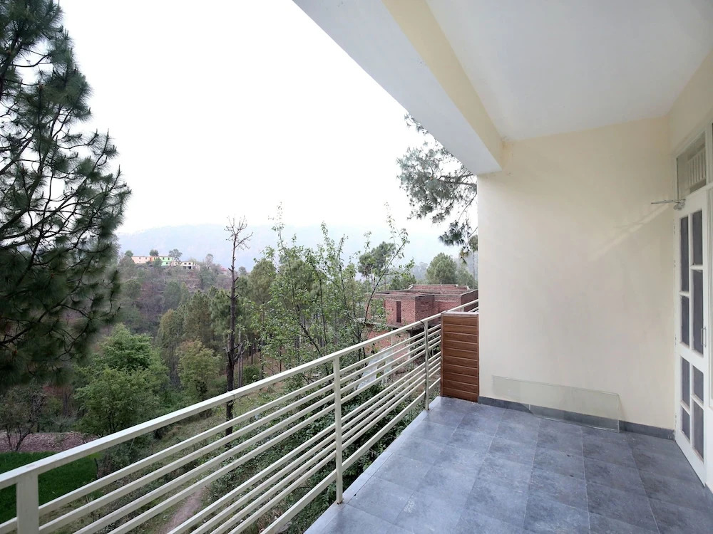 OYO 13769 Home Spacious 3BHK Kasauli