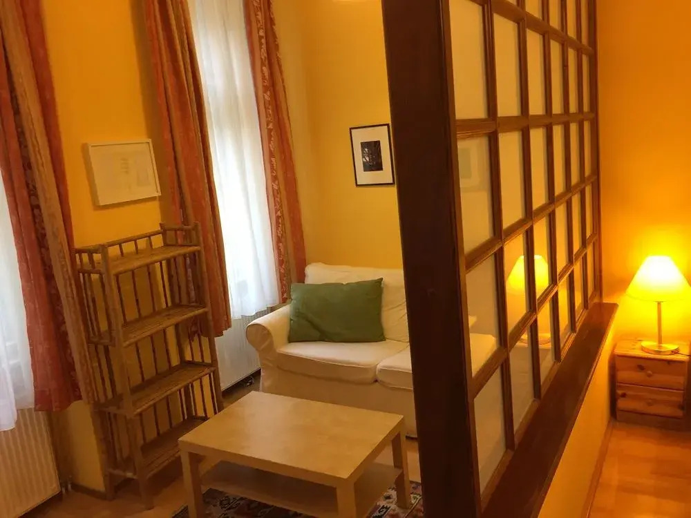 Club Apartments & Rooms
