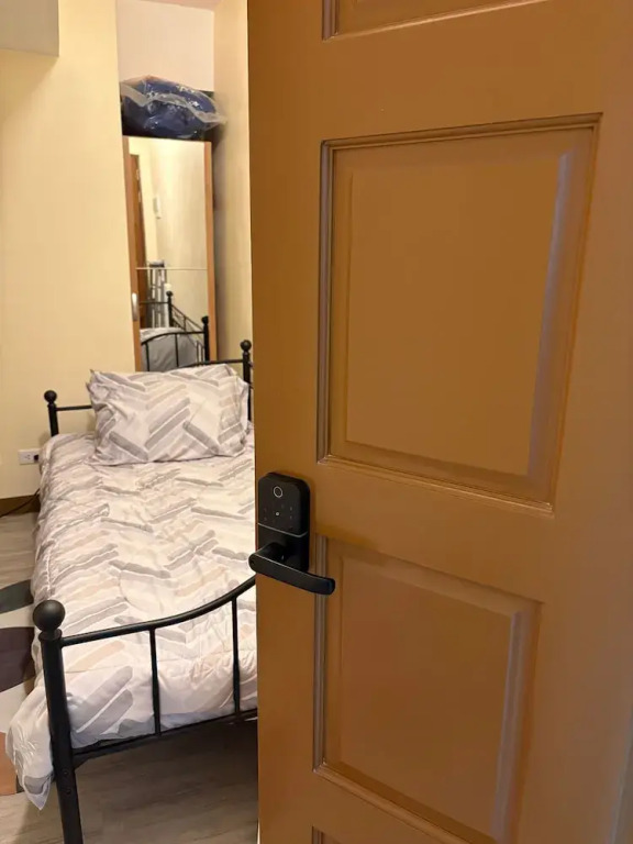 New Bachelor's Pad Across Ateneo Uni With Free Fast Wi-fi, AC Room, hot Shower