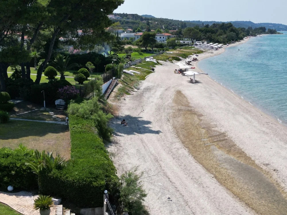 Villa Mare Azul - Luxury Beachfront Retreat in Hanioti, Halkidiki, Greece
