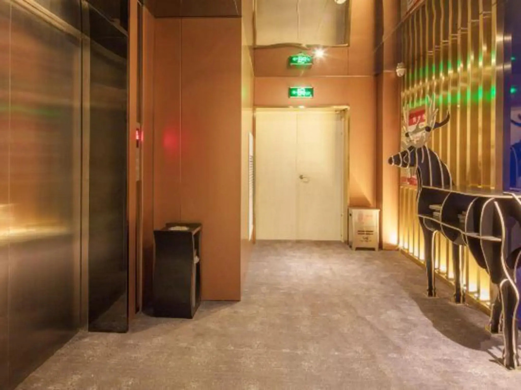 H Hotel (Zhengzhou Hanghai Guangchang Metro Station)