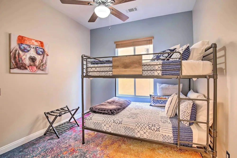 222396 3BR Escape w/ Fire Pit: 1 Mi to Old Town
