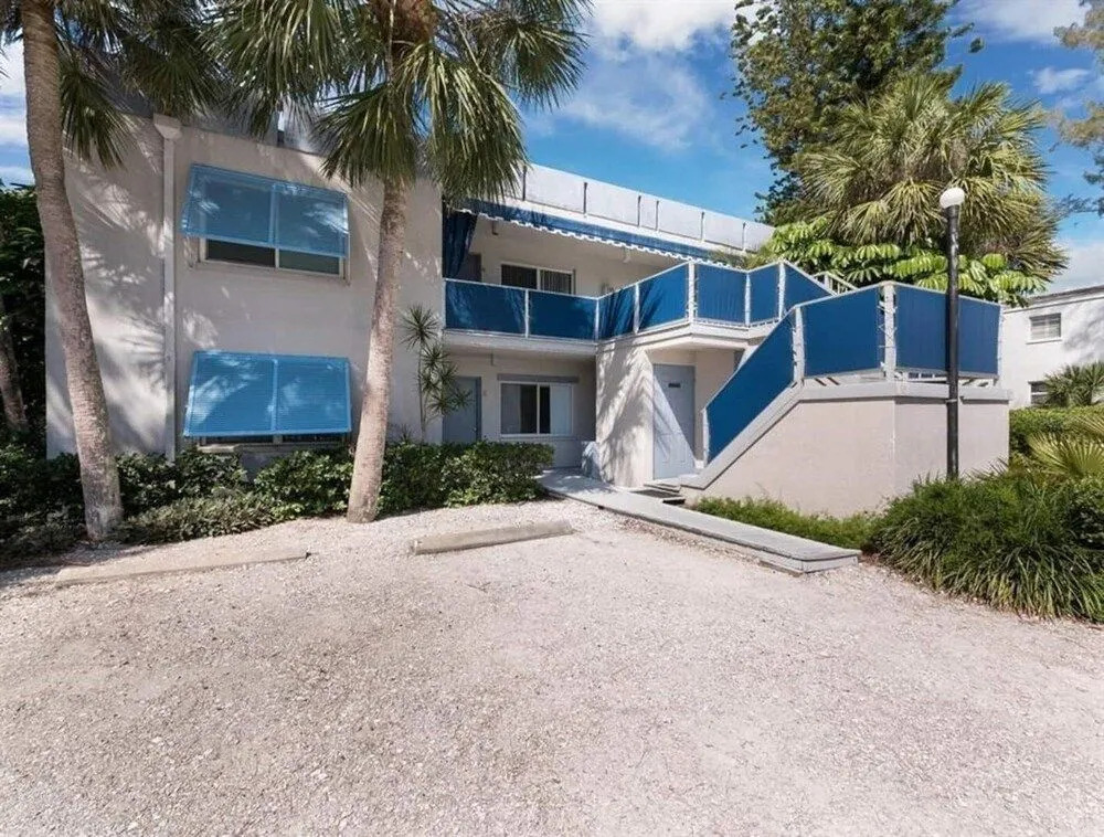 7th Heaven 1 Bedroom Condo by RedAwning