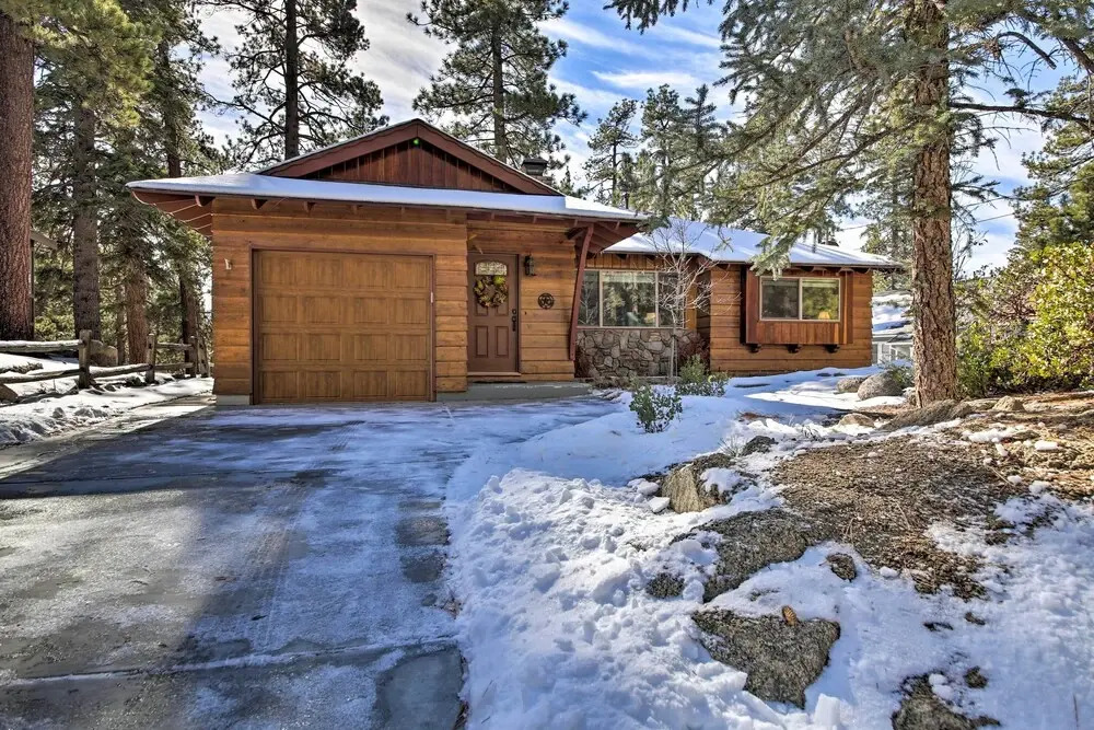 Walk to Lake: Rustic Home w/ Deck in Fawnskin