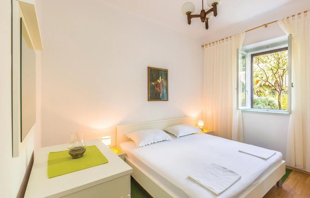 Nice Home in Makarska With Wifi and 2 Bedrooms