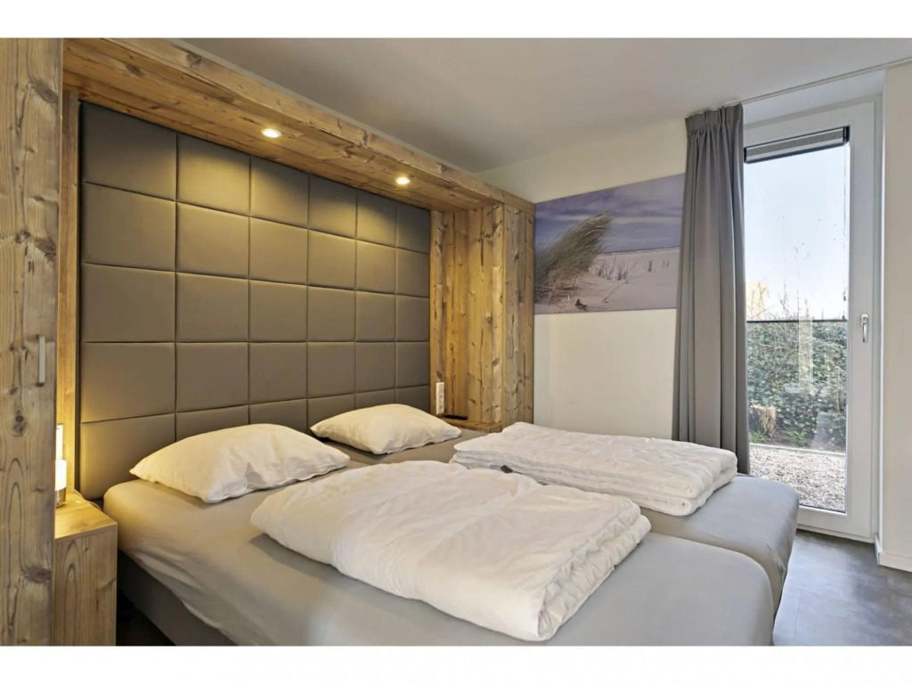 Beautiful villa 2 minutes from the beach with a spacious garden and veranda