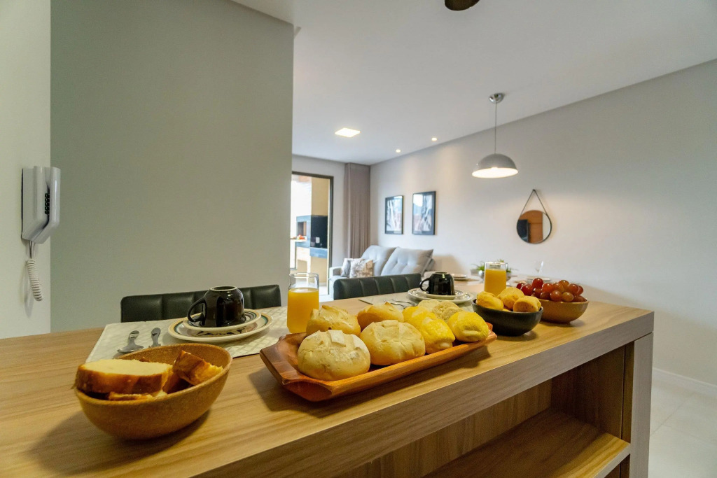 Elegante Apartamento no Centro de Bombinhas, 200m da Praia