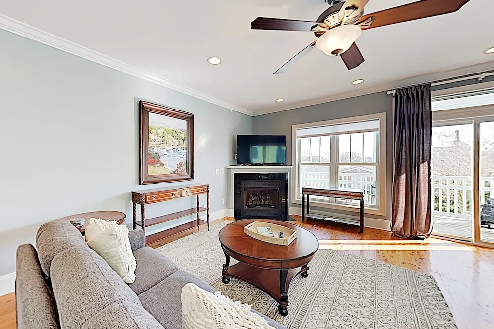 New Listing! Beachside Gem W/ Rooftop Deck 4 Bedroom Condo