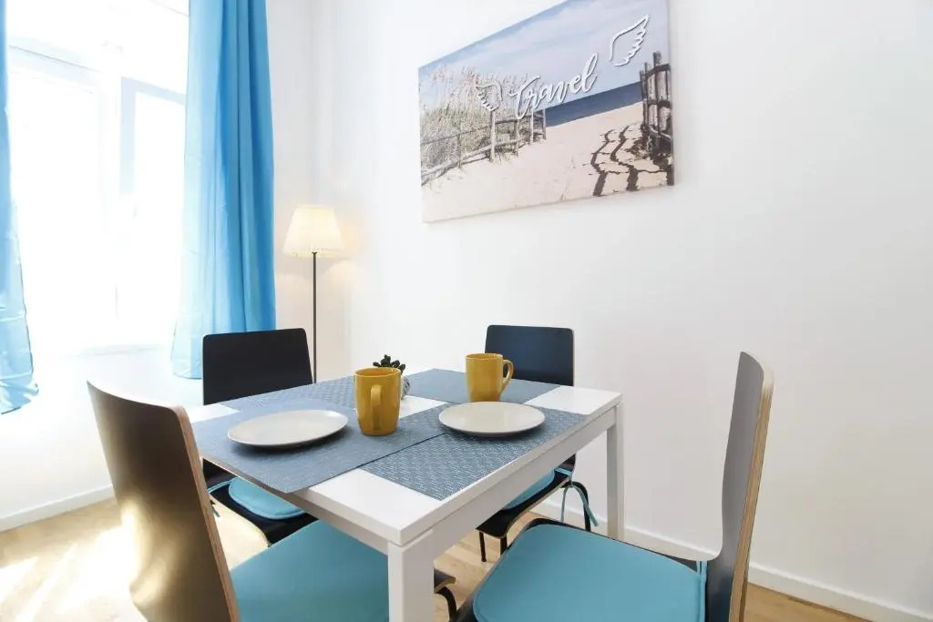 MARINE: Newly renovated 2nd district apartment