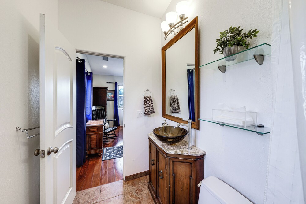 Central to Everything! San Diego Apt w/ Patio