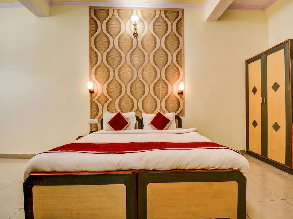 OYO 22110 Hotel Karni Palace