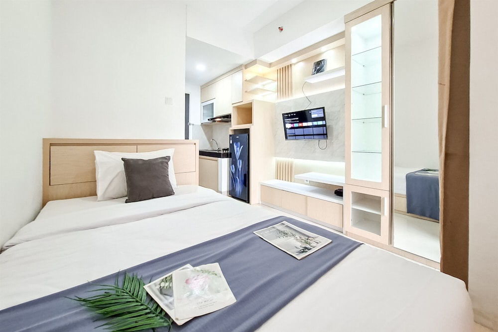 Luxury Studio at Serpong Garden Apartment By Travelio