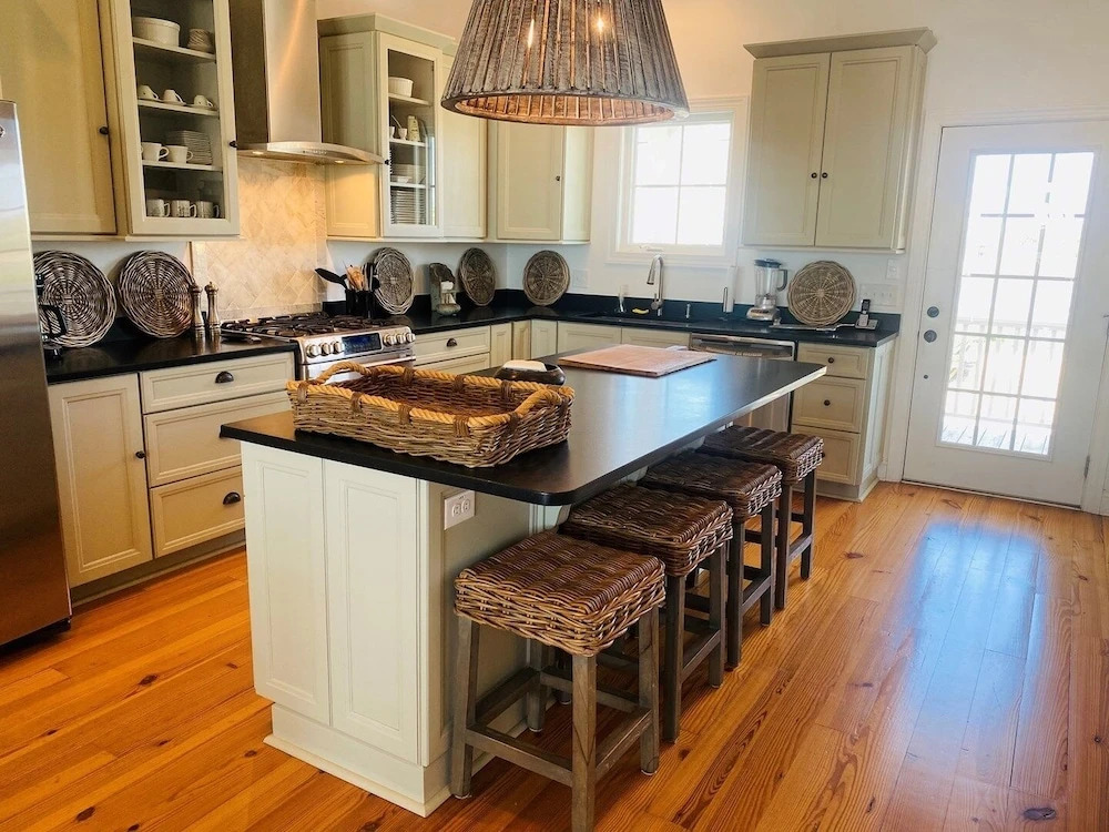 Holden Point - 5 Br Home