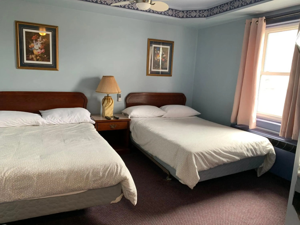 Lakeview Hotel