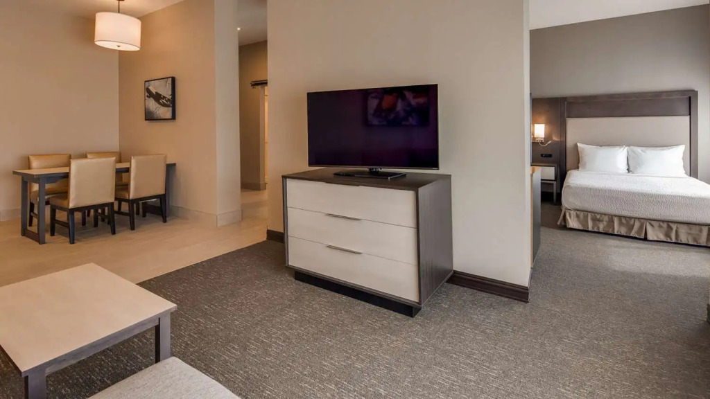 Best Western Plus Executive Residency Rigbys Water World Hotel