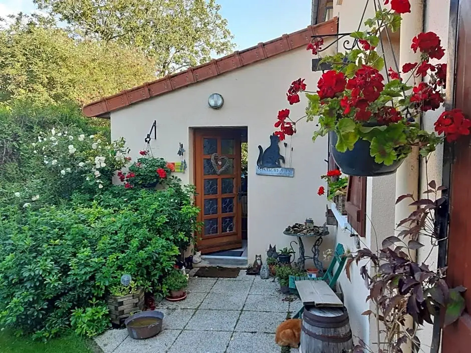 2 Bedroom Stunning Home In Roisel