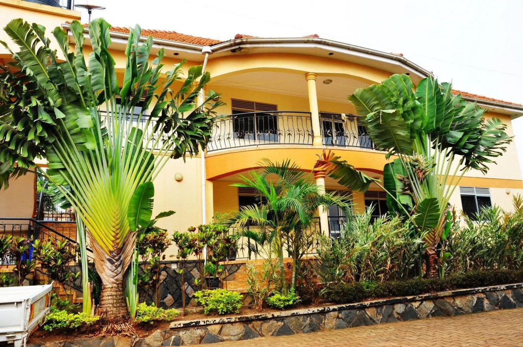 Evelyn Apartments