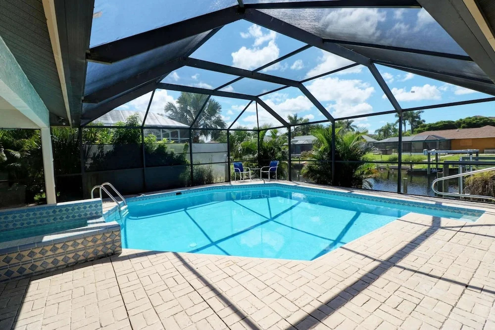 1530 SW 49th Ter