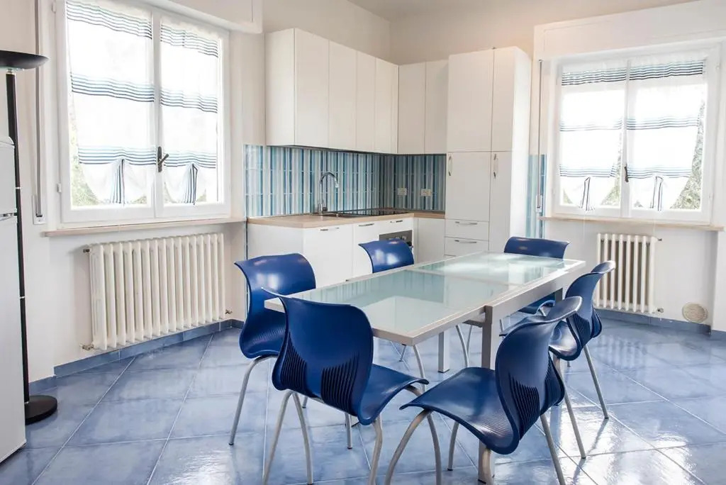N235 - Numana, ampio appartamento con terrazzo vista mare