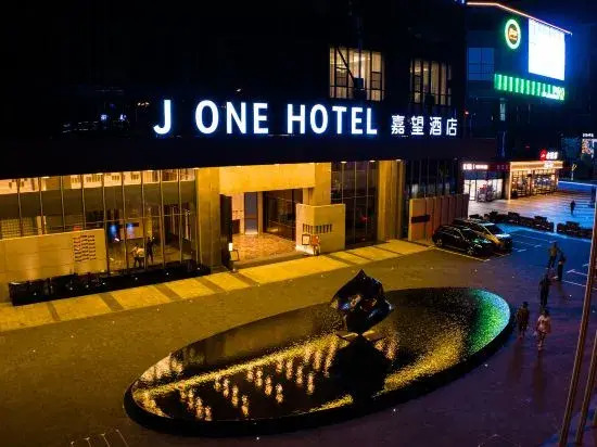 J One Hotel