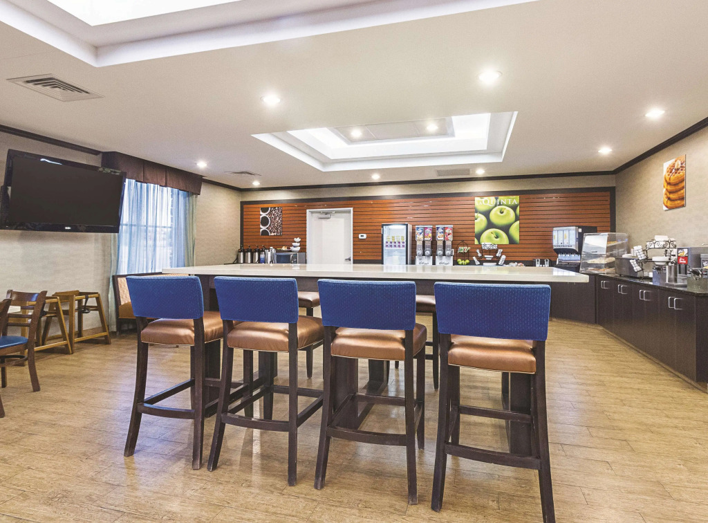La Quinta Inn & Suites Casino and Bar by Wyndham Glendive